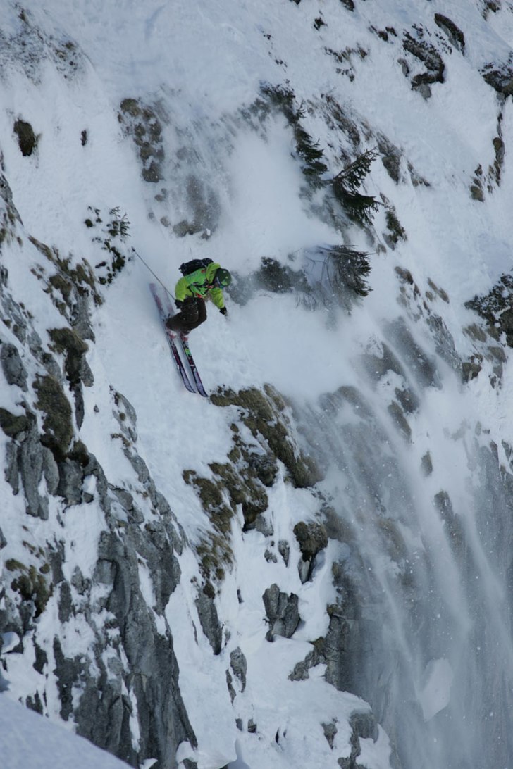 Foto: Freeride Association. Åkare: Sverre Lilieqvist kör som vanligt hårt och tekniskt..