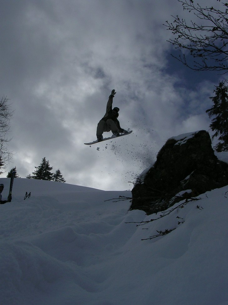 Jocke blev bara som en skugga mot himlen. Foto: Björn Lindqvist. Åkare: Jocke.