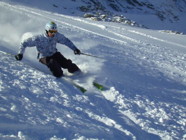 sköna svängar i sölden. Åkare: Alexander Palm.