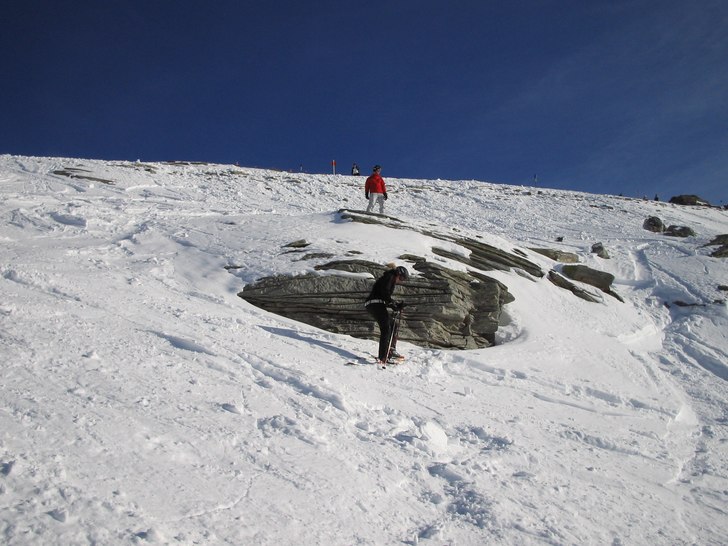Offpist i Bad Gastein, men lite dåligt med snö... Foto: Martin Freidh. Åkare: Anders Engström (överst) och Sebastian Winberg.