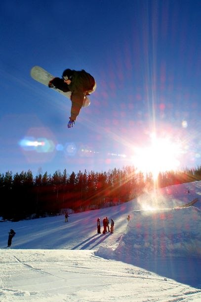 Family Session i slopestyle, 
Kungsberget.. Foto: Tobias Ivarsson. Åkare: okänd.