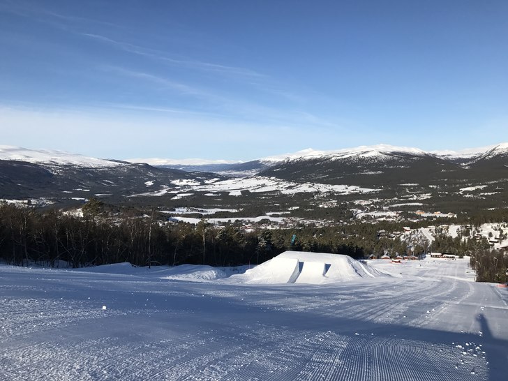 Vi åpner kl 10.00 i dag
En fin solfylt dag i dag .