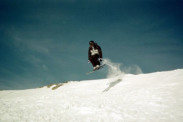 En underbar solig dag i hemavans backar.. Foto: Robert Jarneland. Åkare: Martin Lindbäck.