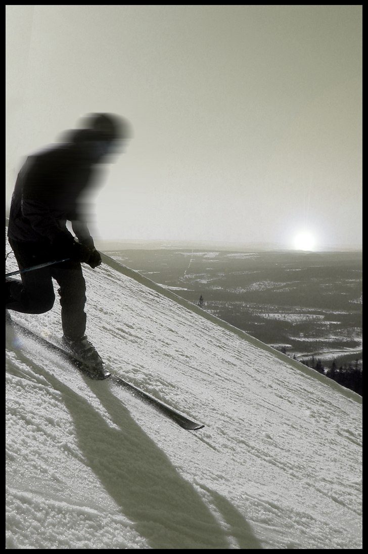 Hinken njuter av nypistade backar i Stöten. Foto: Camilla Waara. Åkare: Henrik "Hinken" Josefsson.