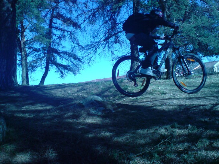 jag hoppar i sunnersta :P:. Foto: daniel larsén. Åkare: filip.