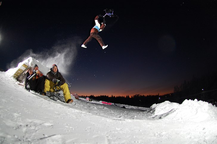 Glenn drar en tailwhip indian air med sin bob. Awe. Foto: Erik Åhman. Åkare: Glenn Holmström.