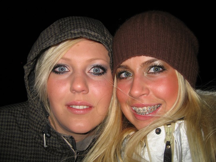 Anna och jag  på liten fyllevandring till förfes. Foto: andrea carlsson. Åkare: anna & andrea.