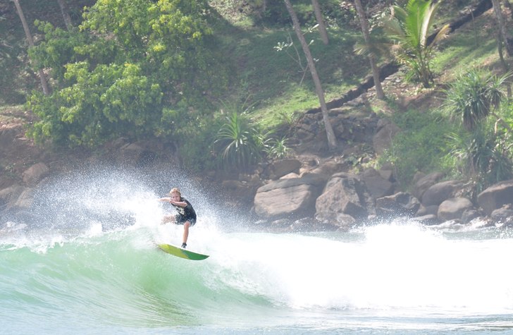 Sri lankas sydspets, 4 fots vågor @ 9 sek är nor. Foto: Petteri Koste.