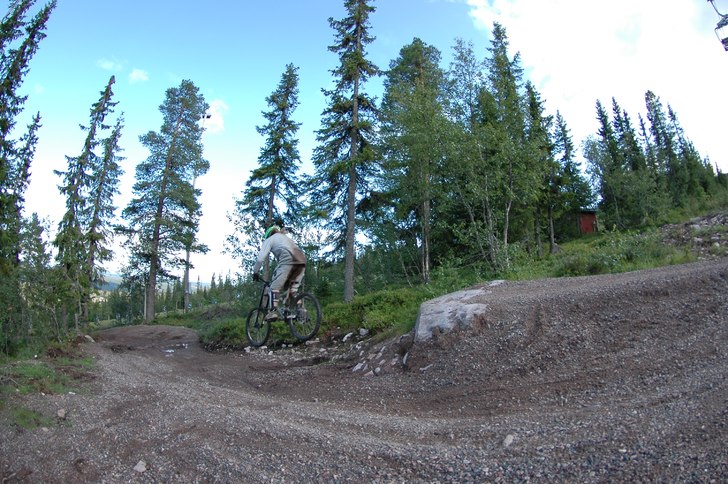 Jag har lite geggiga kläder... Ser kul ut. 
Det . Foto: Hemrik Samuelsson. Åkare: Fredrik Sandström.