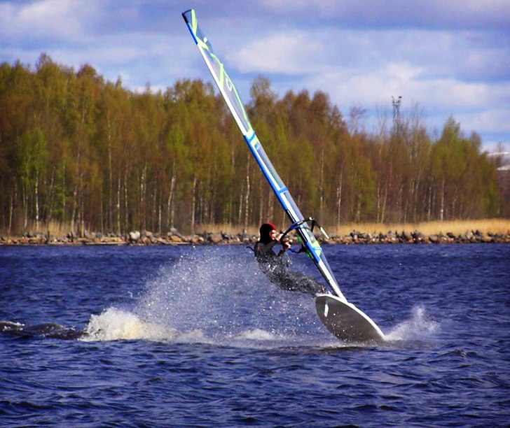ove gör en willyskipper.
skepp o hoj. Foto: Erik J. Åkare: olle engberg.