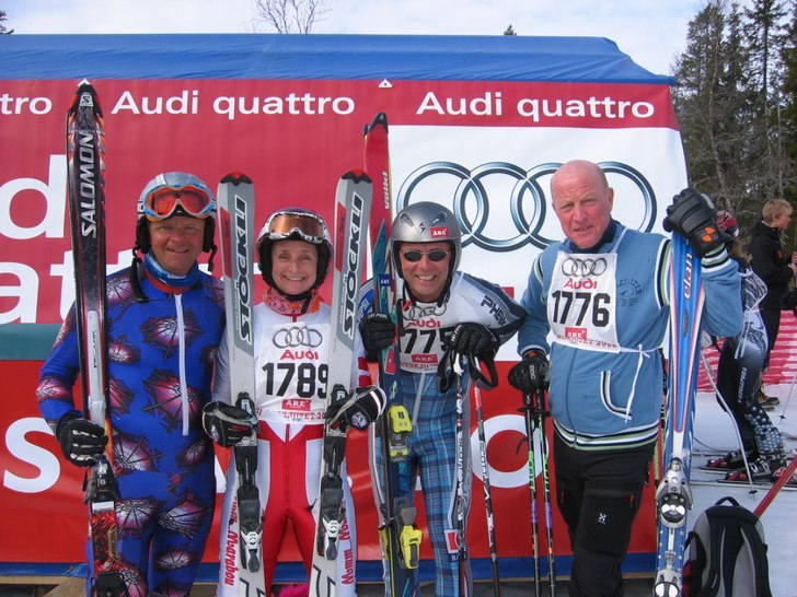 Gruppfoto efter skutskjutet. Foto: Marika Wennman. Åkare: Hela gänget.