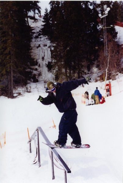 Ännu en local som drar på feta grejer på Burton. Foto: Patrik Durfors. Åkare: Hampus Ahlström.