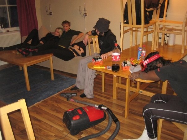 slaget gäng efter en helt galet bra dag i backen. Foto: martin hultsman. Åkare: Hannah, isak, sara, edin och jag.