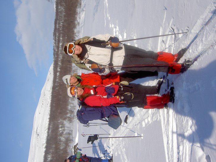 Efter en fin tur uppe på kalfjället är vi nere . Foto: Bengt Unde. Åkare: Kenneth, Marika å Jag.