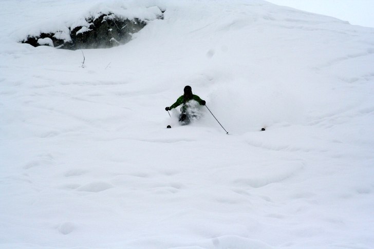 ... men Viktor hade lite bekymmer med sina bindnin. Foto: Johan Larson. Åkare: Viktor Häggander.