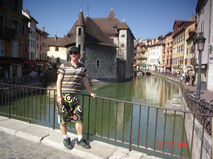 En harlig vardag i Annecy. En timme fran var vinte. Foto: Gustav Fredholm. Åkare: Martin Loov.
