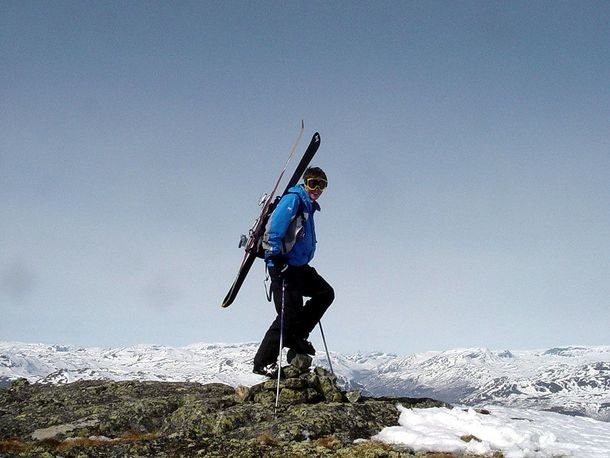 Toppbild uppe på hammaren i Hemsedal. Nu väntar . Foto: Jonas Persson. Åkare: Martin Berg.