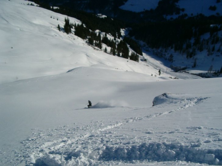 Powder! Kom dan innan snöade hela natten solsken . Foto: Axel Wernhoff. Åkare: CArl WERNHOFF.