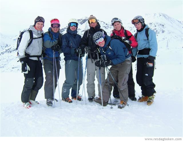 Gruppbild på gänget, ute på en tur en mindre so. Åkare: Anton gänget.