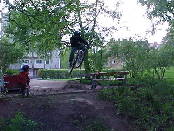 Söker sponsor. Foto: Farsan. Åkare: Fredrik Olsson.