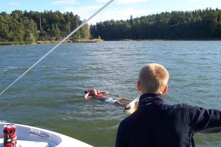 Johan chillar lite efter ett åk... :). Foto: Mimmi Staaf. Åkare: Johan Wolpher.