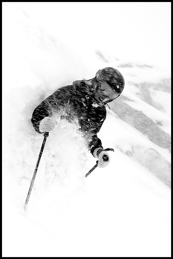 En stormig dag i oktober på glaciären i Kaprun.. Foto: Ola Rockberg. Åkare: Emma Renström.