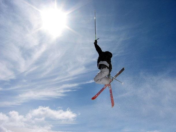 Sjysst bakgrund, tyvärr lite dålig höjd.... Foto: Per Blomgren. Åkare: Jim Johansson.