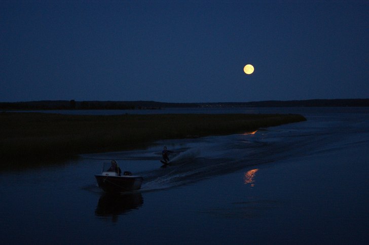 lite nattåkning i månskenet. Foto: Lubomir. Åkare: Felix.