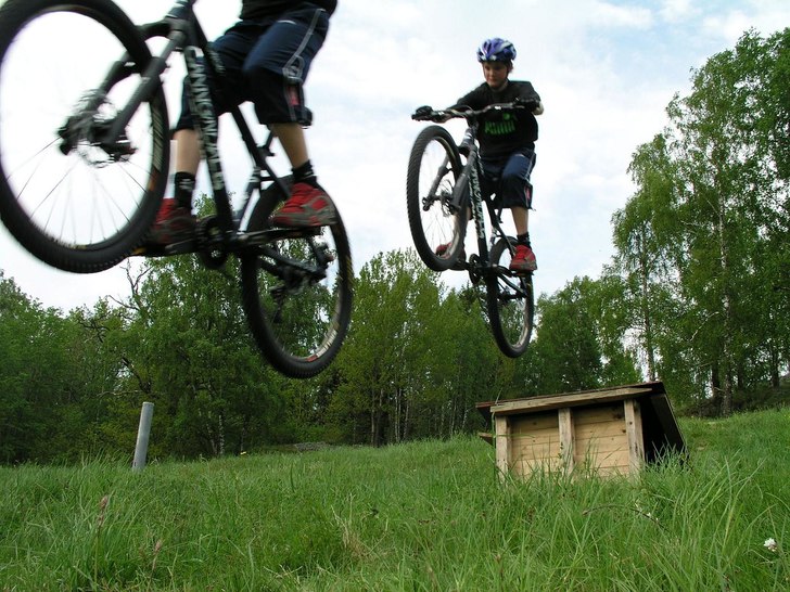 Lille bror på sin nya dirt :P. Foto: Anton Thorstensson. Åkare: Henrik Thorstensson.