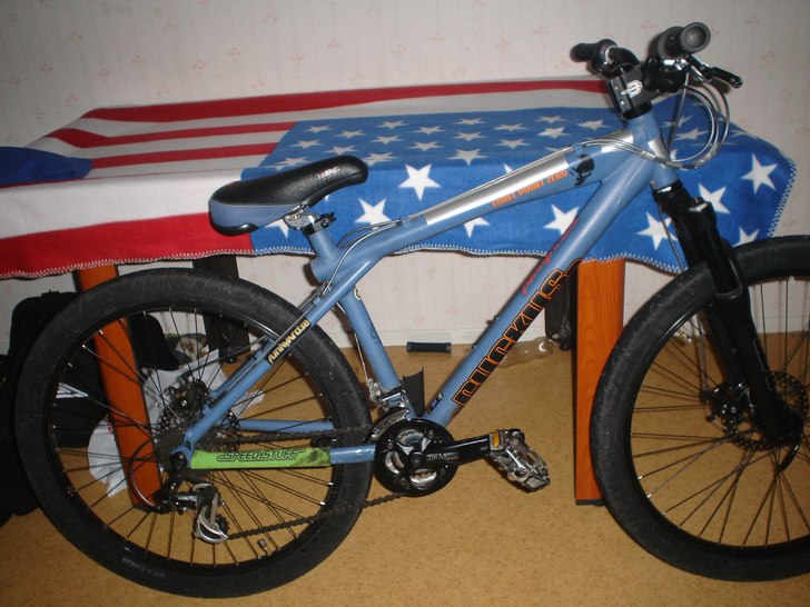 min cyckel (GT ruckus dirtbike). Foto: johannees nordin. Åkare: din mamma.