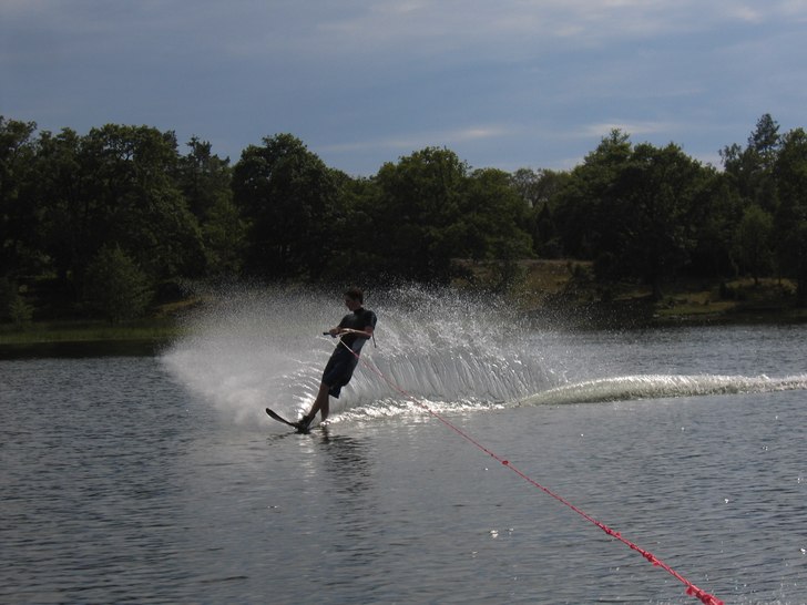 22-23 grader i vattnet enligt plottern, vindstilla. Foto: Ted Truedsson. Åkare: Me, Henke Petersson.