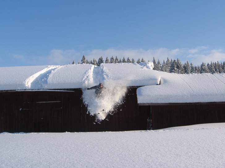 Har snöat ca 1 meter de senaste dagarna, så bros. Foto: Mikael Ottosson. Åkare: Carl.