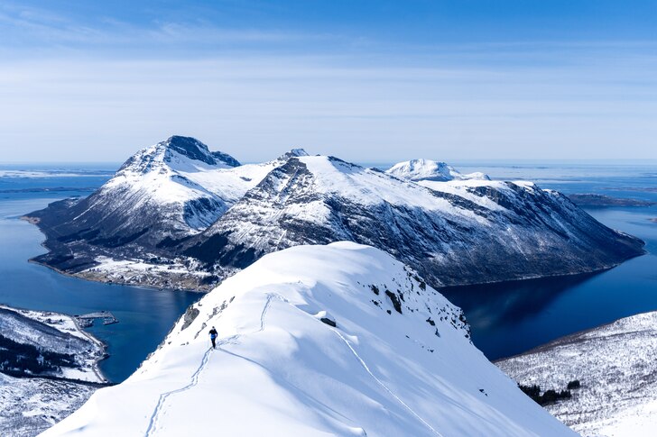 Topptur i sällskap med ett spegelblankt hav..