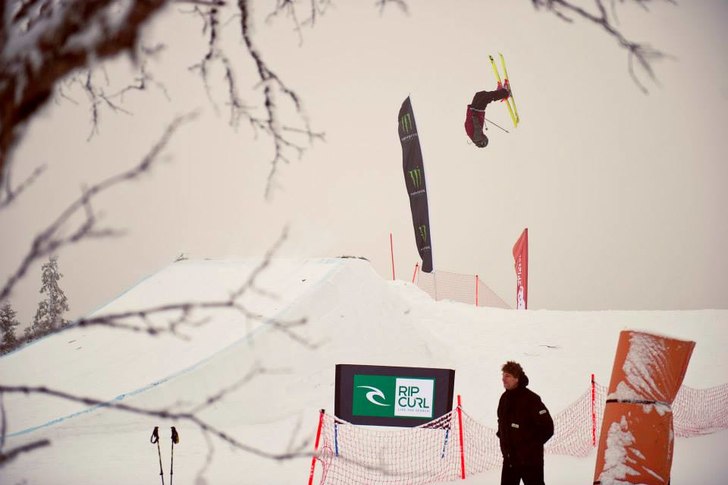 Fick syn på lite damer, så jag kände att det pa. Foto: Adam Klingeteg. Åkare: Fabian Omne.