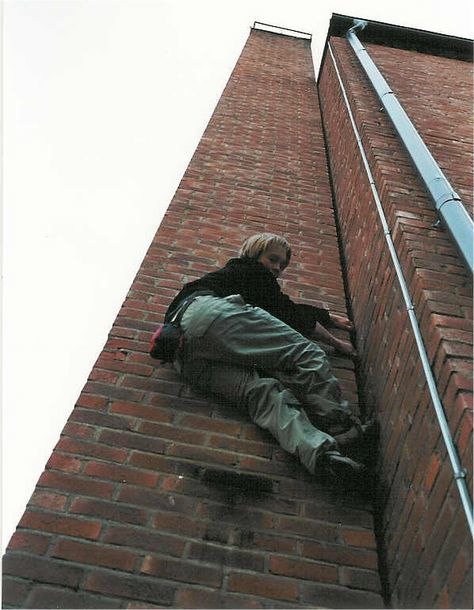 Fri-solo på en skorsten. Foto: Staffan Björklund. Åkare: Pontus Tengvall.