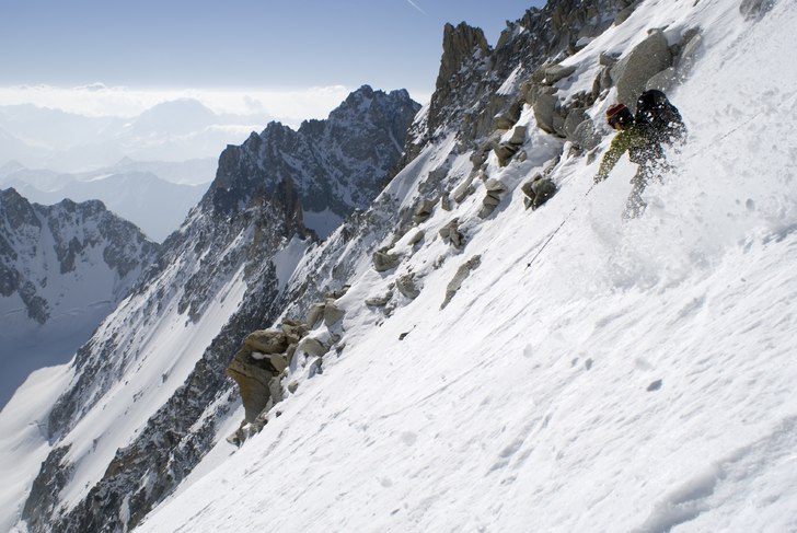 Några svängar puder i Barbey efter ett snuskigt . Foto: Jakob Edholm. Åkare: Tobias Granath.