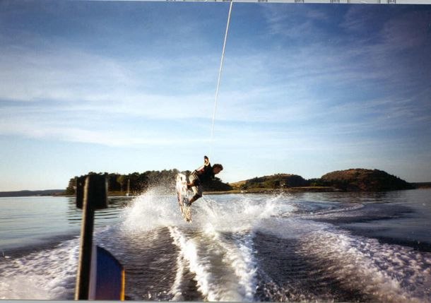 Wakeboard på på Västkusten om sommaren är det . Foto: Göran Persson. Åkare: Stefan Persson.