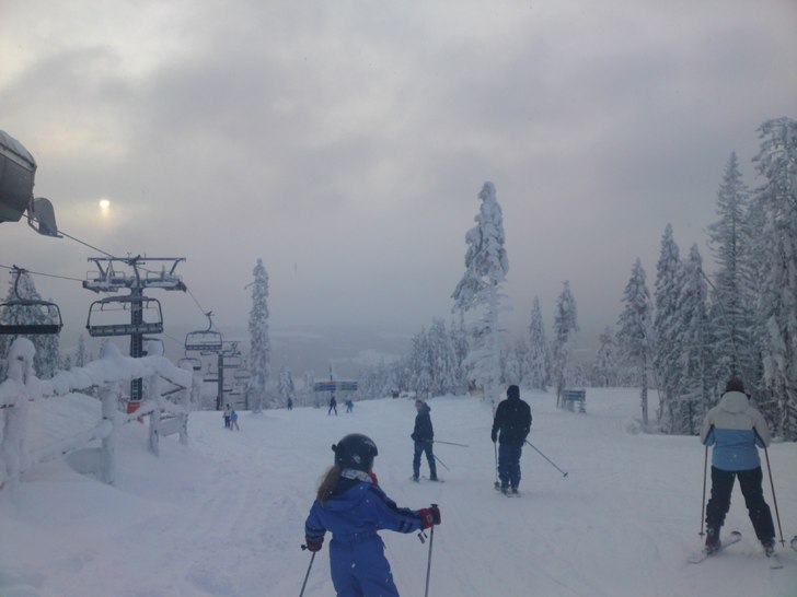 en härlig dag med pappa och sin kära bror;)(a). Foto: jag. Åkare: nja lite folk....