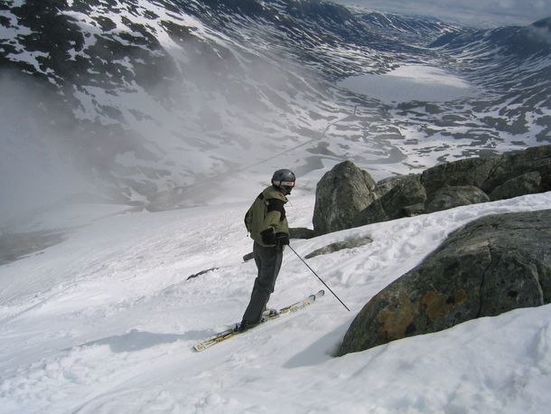 Stryn, juni 2003.
Sista åket ner till stolslifte. Foto: Sofia Larsson. Åkare: Johan Sköld.