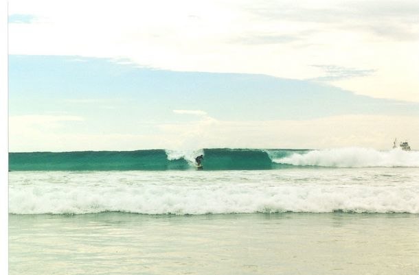 bröderna Hörnqvist var och surfade lite i phuket. Foto: Adrian Hörnqvist. Åkare: Daniel Hörnqvist.