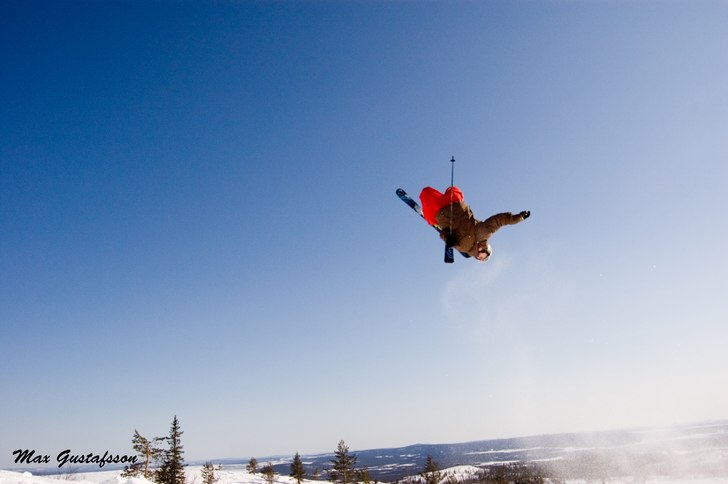 Backflip. Foto: Max Gustafsson. Åkare: Joakim Holmgren.