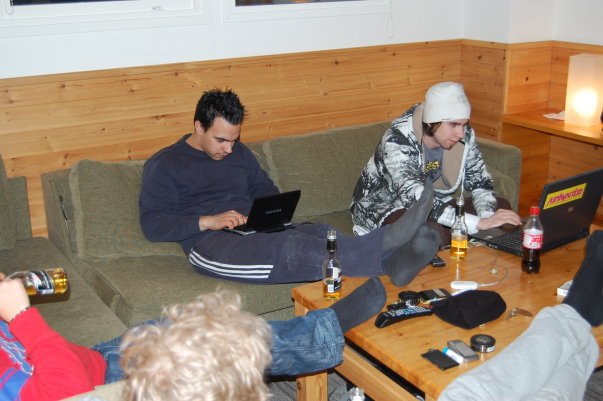 Chill i våran fina årliga stuga. Foto: Linda P.