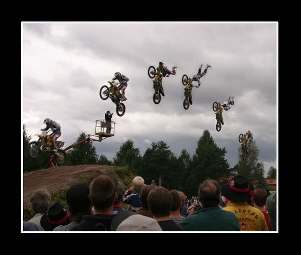 Klippt av 6 olika kort i PS.. Foto: Henrik Plyhm. Åkare: okänd.