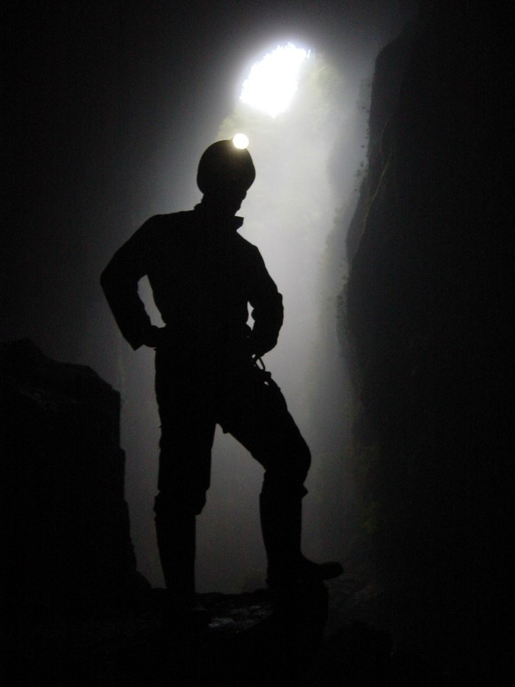 På botten av The Lost World. Nu börjar äventyre. Foto: Alec Guinness. Åkare: Mikael Blomqvist.