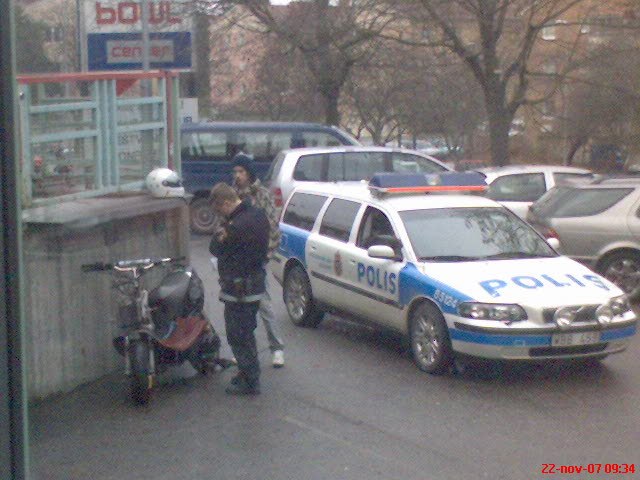 Måste ju ha nåt att göra när det inte finns sn. Foto: arsez. Åkare: rascaL.