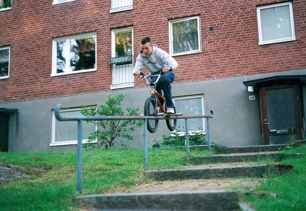 Jag å en liten grind.. Foto: Rasmus Andersson. Åkare: Martin Fredriksson.
