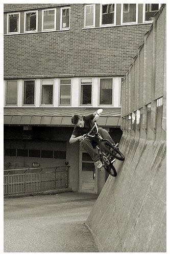 Wallride Kommunhuset.. Foto: Rasmus Andersson. Åkare: Martin Fredriksson.
