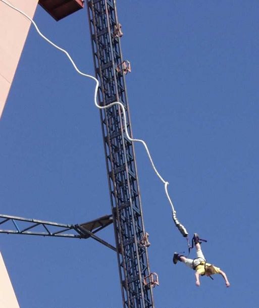 84 ner till vattnet. Det är långt.. Foto: Sven Saghamre. Åkare: Emil Saghamre.