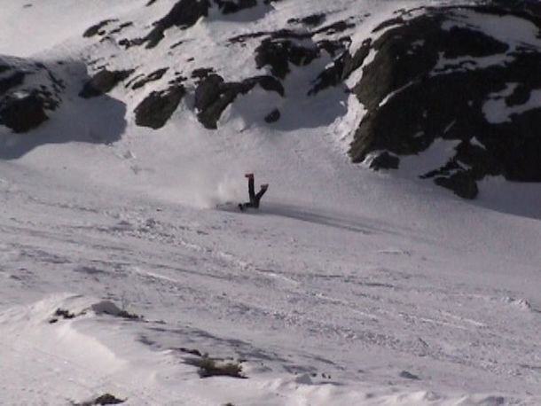 Rejält med framåtvikt i landningen. Foto: Wiktor Huitfeldt. Åkare: Daniel Kjörling.