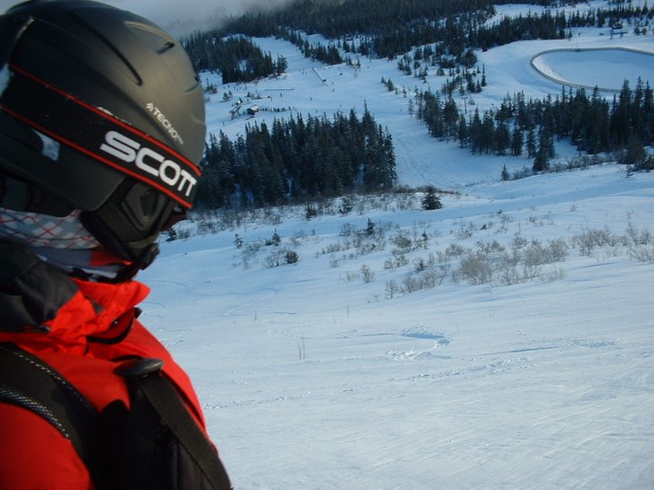 Jag blickar ner för offpisten..... Mumma!. Foto: Emma Johansson. Åkare: Jag.